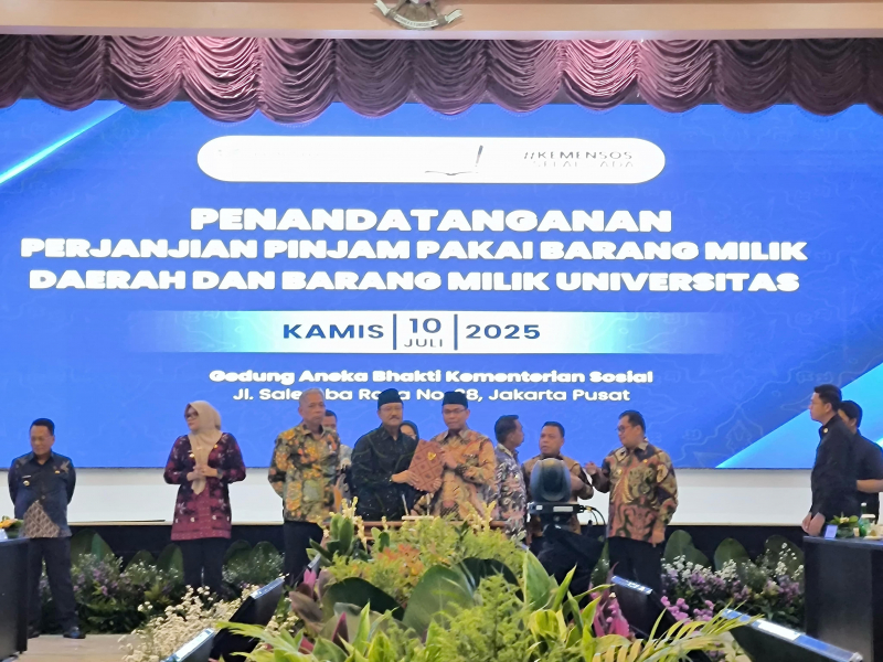 sah!-rektor-unp-–-mensos-ri-teken-perjanjian-pinjam-pakai-gedung-untuk-sekolah-rakyat