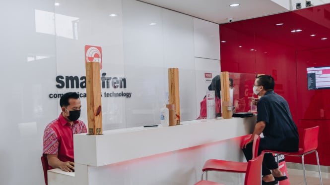 smartfren-pekerjaan-sarah-untuk-melayani-pelanggan-24-jam