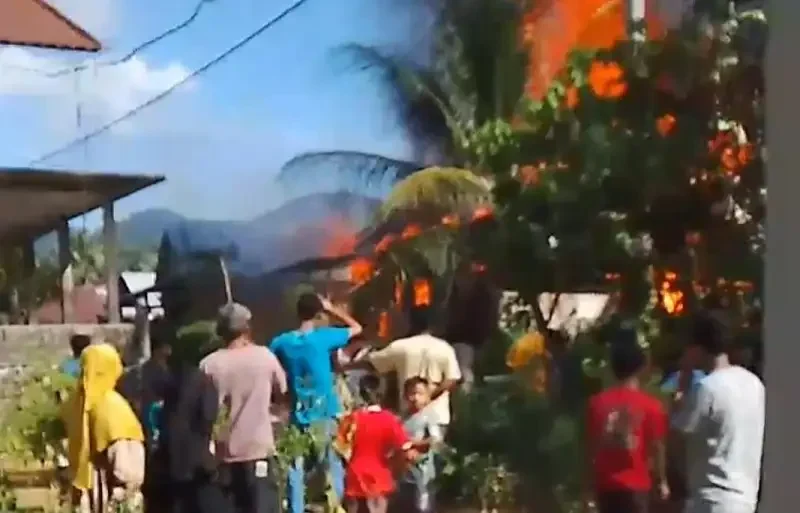 tiga-rumah-warga-pasaman-barat-ludes-terbakar