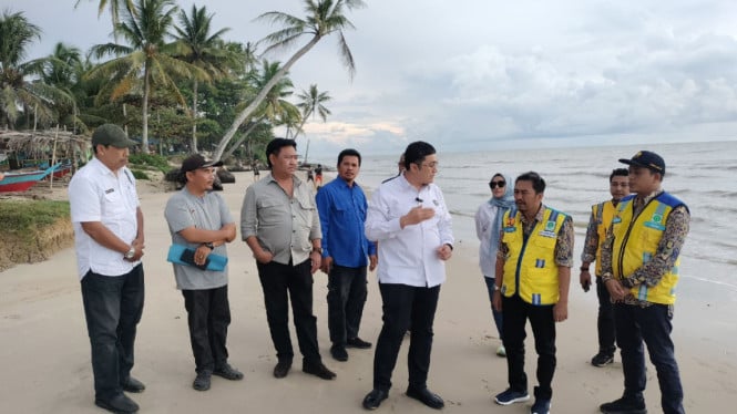 abrasi-ancam-jalan-dan-sawah-warga-di-dekat-perbatasan-indonesia-malaysia,-ini-langkah-herzaky