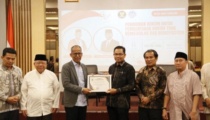 Saldi Isra Dorong Mahasiswa Hukum UNP Aktif Menulis