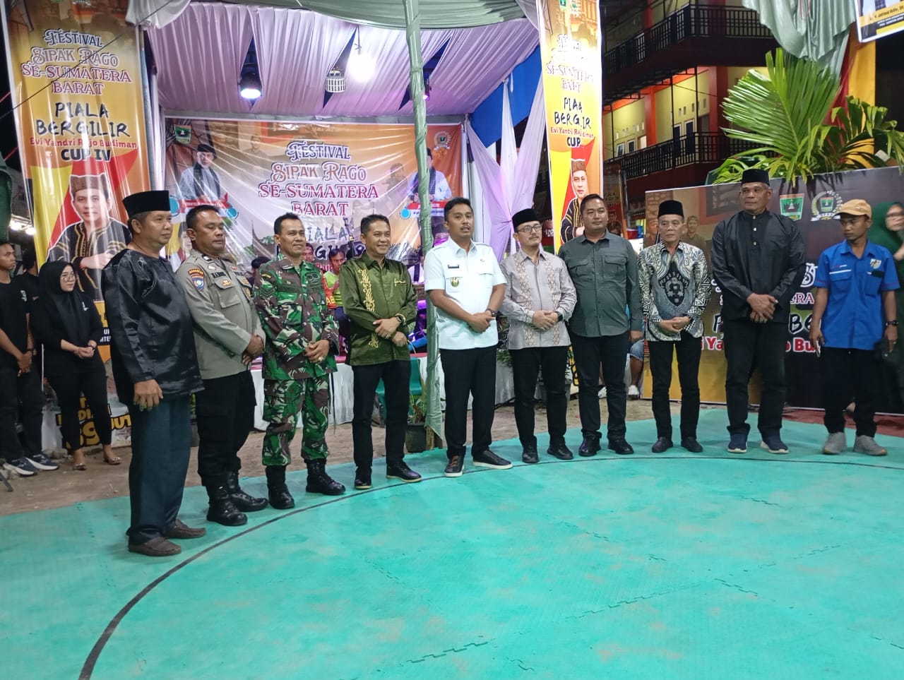evi-yandri-rajo-budiman-hidupkan-kembali-tradisi-minangkabau-lewat-festival-sepak-rago