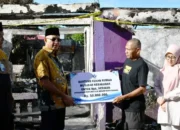 Perumda AM Padang Bantu Pensiunan Korban Kebakaran Rp50 Juta