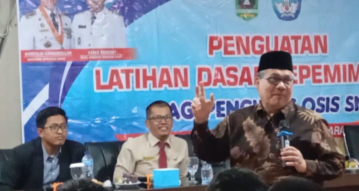 ketua-dprd-sumbar-bekali-siswa-smk-pelatihan-dasar-kepemimpinan