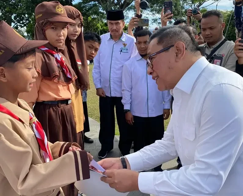 melalui-program-bukittinggi-cerdas,-baznas-salurkan-dana-zakat-kepada-562-siswa-kurang-mampu