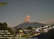 Marapi Erupsi Lagi, Abu Vulkanik Setinggi Ribuan Meter