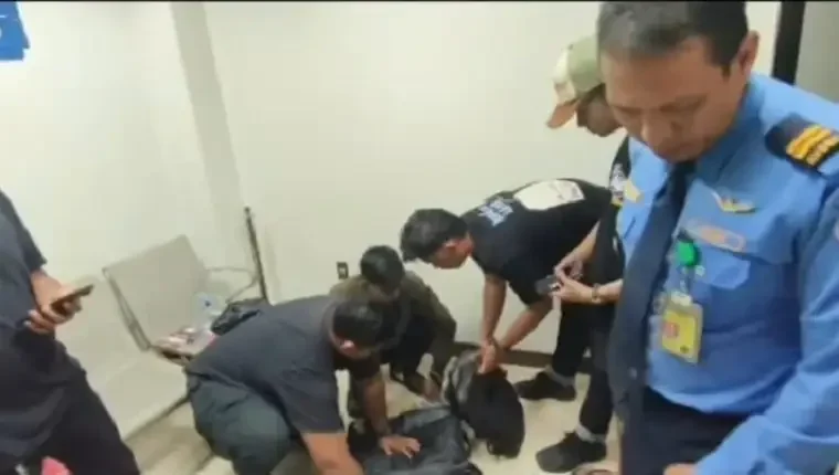 bnnp-sumbar-gagalkan-penyelundupan-sabu-2-kg-di-bandara-internasional-minangkabau