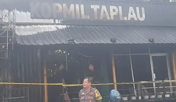 kebakaran-landa-deretan-toko-di-jalan-samudra,-kerugian-capai-rp300-juta