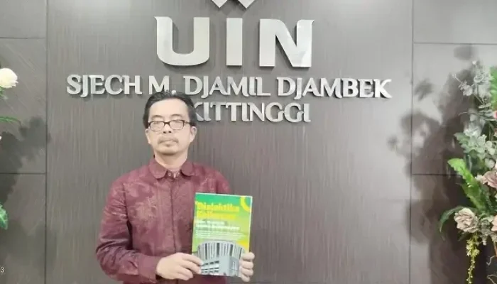 UIN Bukittinggi Kukuhkan 12 Guru Besar, Luncurkan Buku