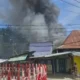 rumah-dan-toko-di-lubeg-terbakar,-kerugian-capai-rp500-juta