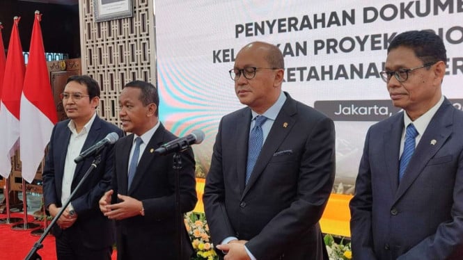 bahlil-serahkan-kajian-18-proyek-hilirisasi-dan-energi-senilai-rp-618-triliun-ke-danantara