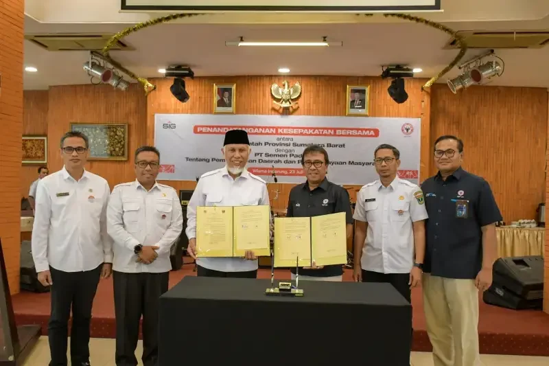pt-semen-padang-dan-pemprov-sumbar-teken-kerja-sama-energi-terbarukan,-siap-jadi-pelopor-industri-hijau