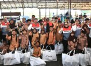 Sebar Energi di Hari Anak Nasional, Pertamina Bagikan Bantuan Paket Seragam Sekolah di Balikpapan