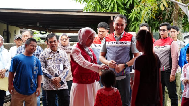 pertamina-salurkan-bantuan-korban-kebakaran-di-seberang-ulu-i-palembang