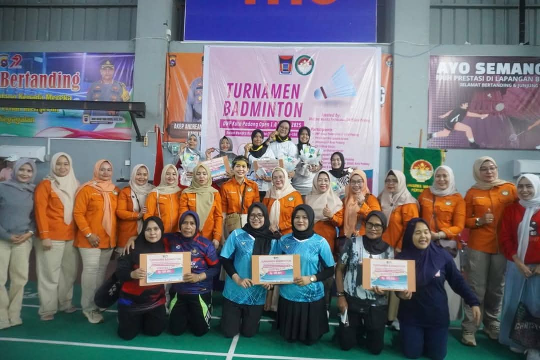 dwp-disdikbud-gondol-juara-i-turnamen-bulutangkis-meriahkan-hjk-padang-ke-356