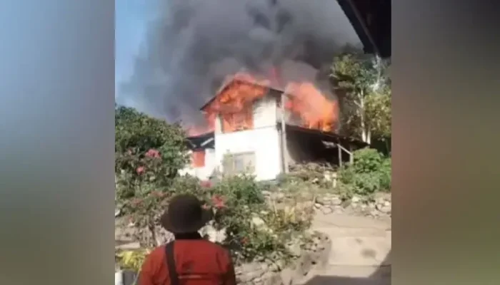 Rumah Guru di Agam Rata dengan Tanah Dilalap Api, Kerugian 300 Juta
