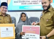 Pemko Padang Salurkan Bantuan Sosial untuk 995 Warga Rentan