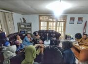 Emak-Emak Geruduk Kantor Wali Nagari Gadut, Protes Sikap Wali Jorong Yang Merobek Surat Hibah