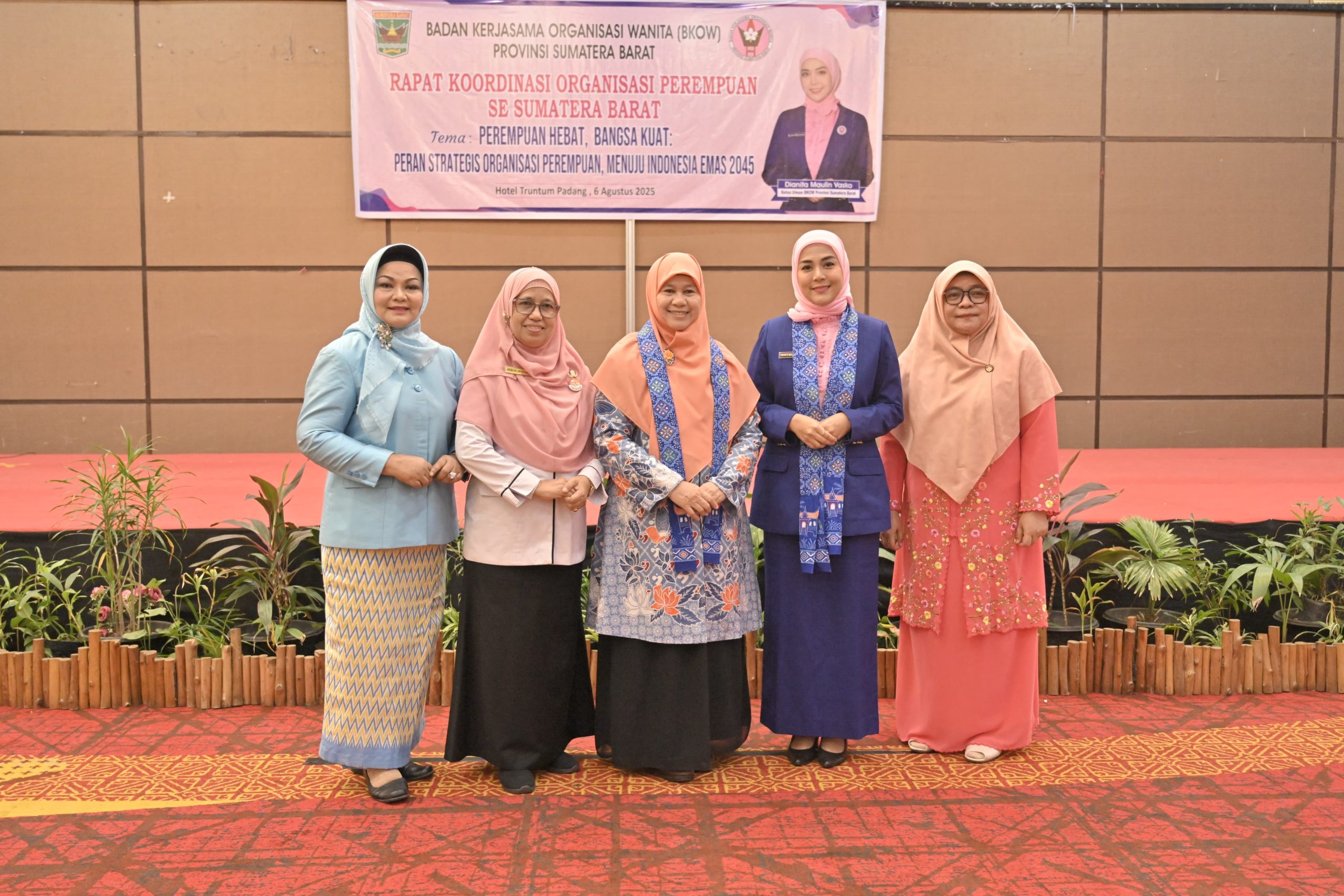 rakor-bkow-sumbar-perkuat-peran-perempuan-dalam-pembangunan