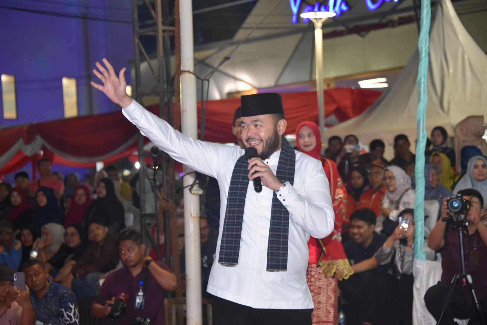 wako-fadly-amran-bangga-lihat-semangat-warga-ikuti-pawai-telong-telong-meriahkan-hjk-padang-ke-356