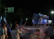 Pawai Telong-Telong Meriahkan HUT Padang, Ribuan Warga Padati Jalan