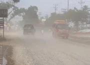 Debu Jalanan Dharmasraya Ancam Kesehatan, Pedagang Merugi, Pemerintah Diminta Bertindak!