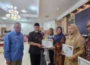 Biro Organisasi Sumbar Sabet Dua Penghargaan SAKIP dari Gubernur Mahyeldi