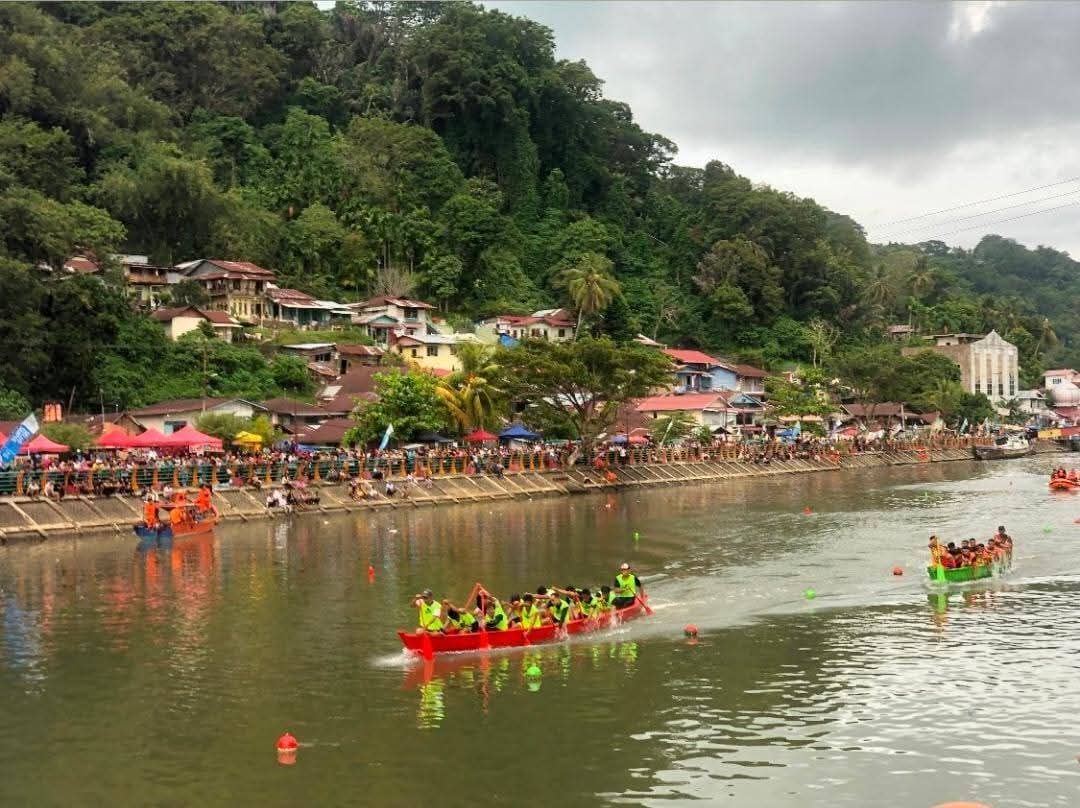 “awas-yo”-kalahkan-remaja-pod-sp-dalam-laga-seru-selaju-sampan-di-pol-b