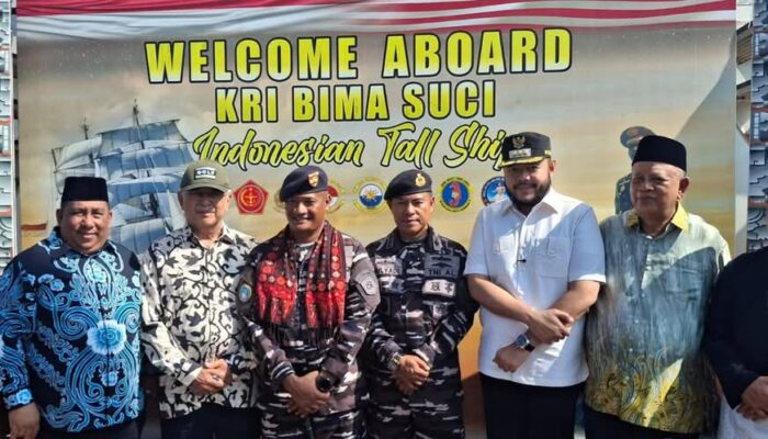 KRI Bima Suci Berlabuh di Padang, Kadet Asing Kagumi Budaya Minang