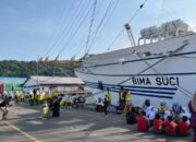 KRI Bima Suci Jadi Magnet, Warga Padang Antusias Naik Kapal!