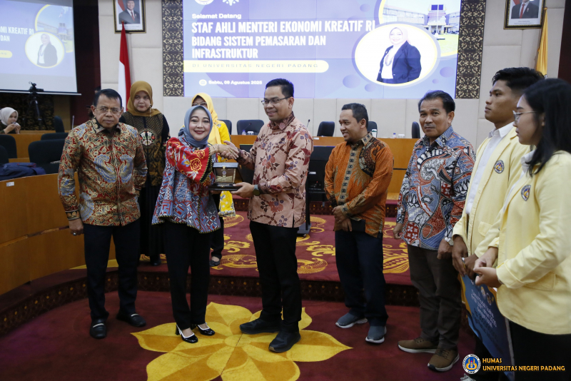 kuliah-umum-bersama-staf-ahli-menekraf,-unp-perkuat-pendidikan-ekonomi-kreatif