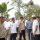 wakil-ketua-dprd-sumbar-evi-yandri-dampingi-perwakilan-mensesneg-tinjau-lokasi-penyeberangan-bidan-dona