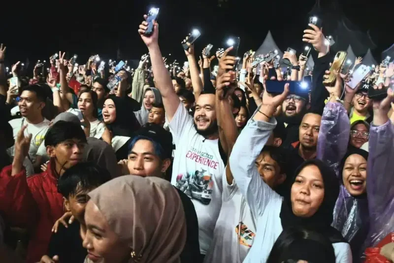 penutupan-hjk-padang-2025-meriah,-armada-band-guncang-gor-h.-agus-salim