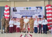 Irman Gusman Salurkan Beasiswa PIP untuk Ratusan Siswa di Padang Panjang