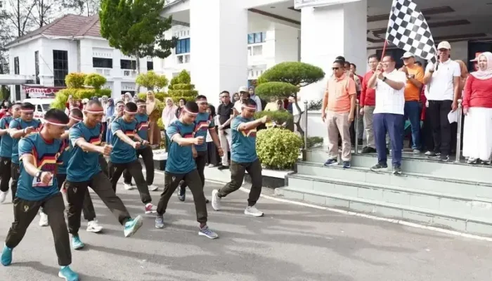 Peringati HUT RI, ASN Pariaman Semarakkan Lomba Gerak Jalan Antar OPD