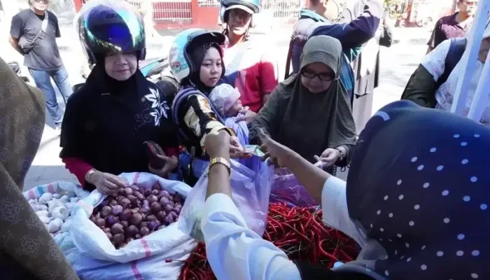 Polres Tanah Datar Gelar Pangan Murah, Masyarakat Serbu Kebutuhan Dapur!