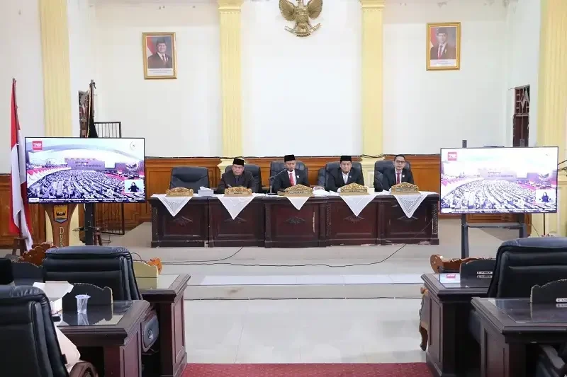 walikota-pariaman-ikuti-rapat-paripurna-dprd,-dengarkan-pidato-presiden-ri