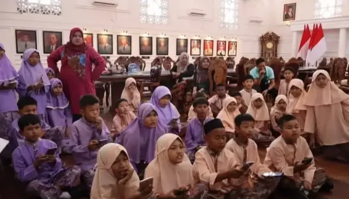 Siswa SDN Cupak Tangah Lestarikan Sejarah Padang Lewat Aplikasi Interaktif