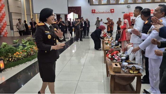 Forkopimda Sumbar Bergoyang Tabolabale Rayakan HUT RI ke-80 Usai Upacara