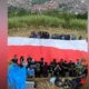 untuk-ke-9-kalinya,-sispala-boostra-sman-2-kembali-kibarkan-bendera-raksasa-di-puncak-bukit-tui