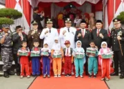 Pemko Pariaman Mulai Bagikan Seragam Gratis untuk Murid Baru SD Negeri