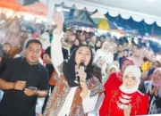 Bupati Annisa dan Fauzana Hibur Ribuan Warga Dharmasraya di Pesta Rakyat