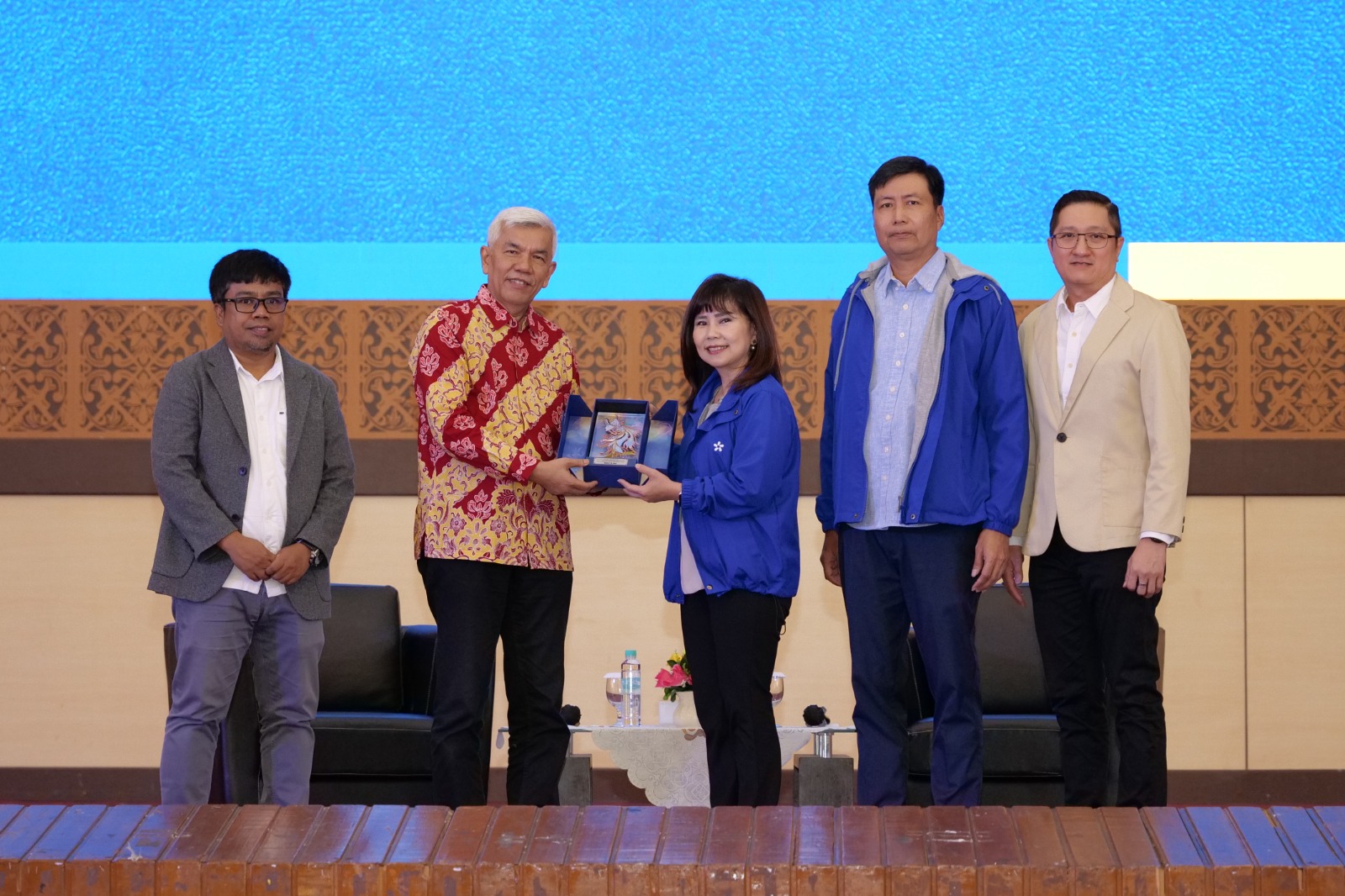 berbagi-ilmu,-direktur-bca-lianawaty-suwono-ajak-mahasiswa-unand-beradaptasi-terhadap-perubahan