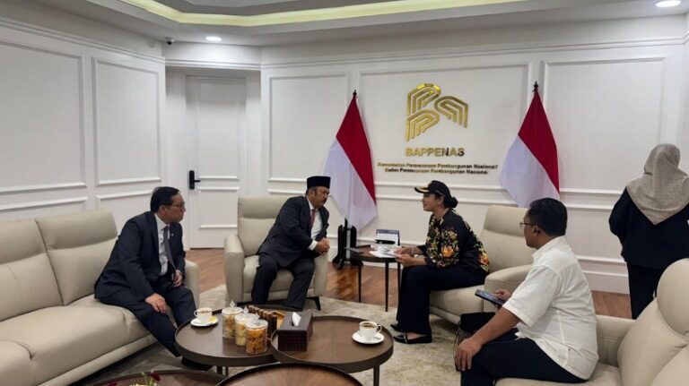 bupati-usulkan-prioritas-pembangunan-untuk-dharmasraya-kepada-menteri-ppn