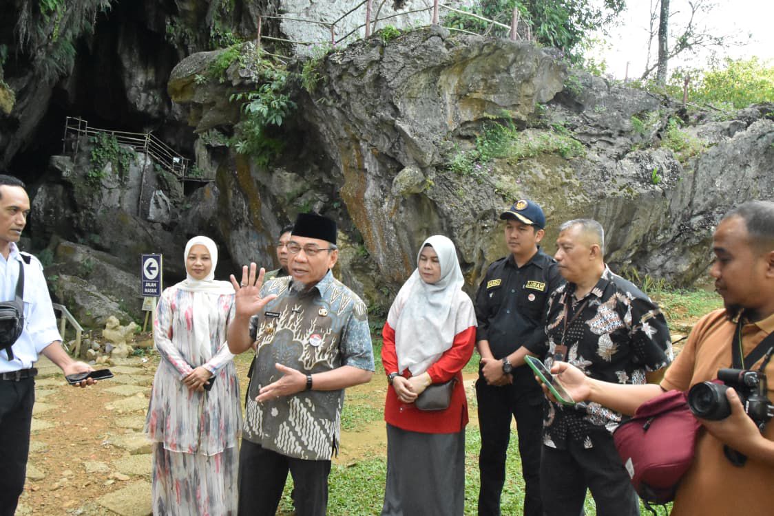 wawako-maigus-nasir-kunjungi-objek-wisata-goa-kelelawar-di-indarung