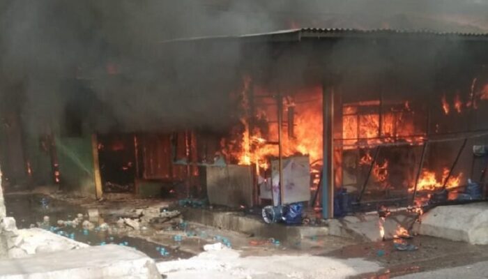 Api Mengamuk di Padang: Belasan Rumah Ludes, Kerugian Tembus Miliaran Rupiah