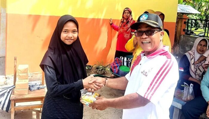 SDN 16 V Koto Semarakkan HUT RI, Sepak Bola Sarung Curi Perhatian