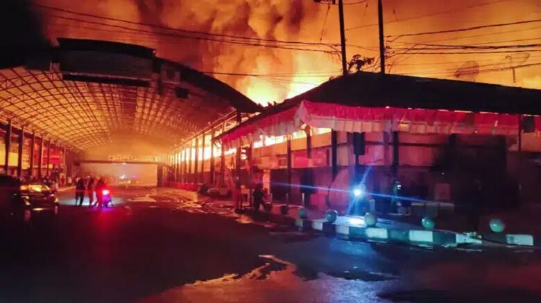 api-membakar-tumpuan-dan-harapan-pedagang-pasar-payakumbuh