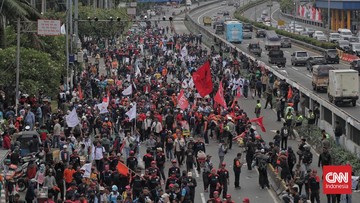 massa-demo-buruh-dpr-masuk-jalan-tol,-jasa-marga-alihkan-lalu-lintas