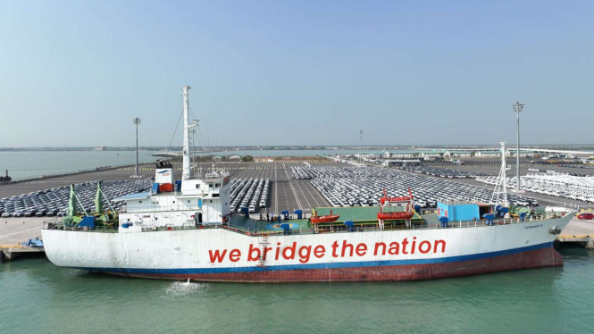 dukung-logistik-nasional,-jembatan-nusantara-angkut-1,3-juta-kendaraan-semester-i-2025